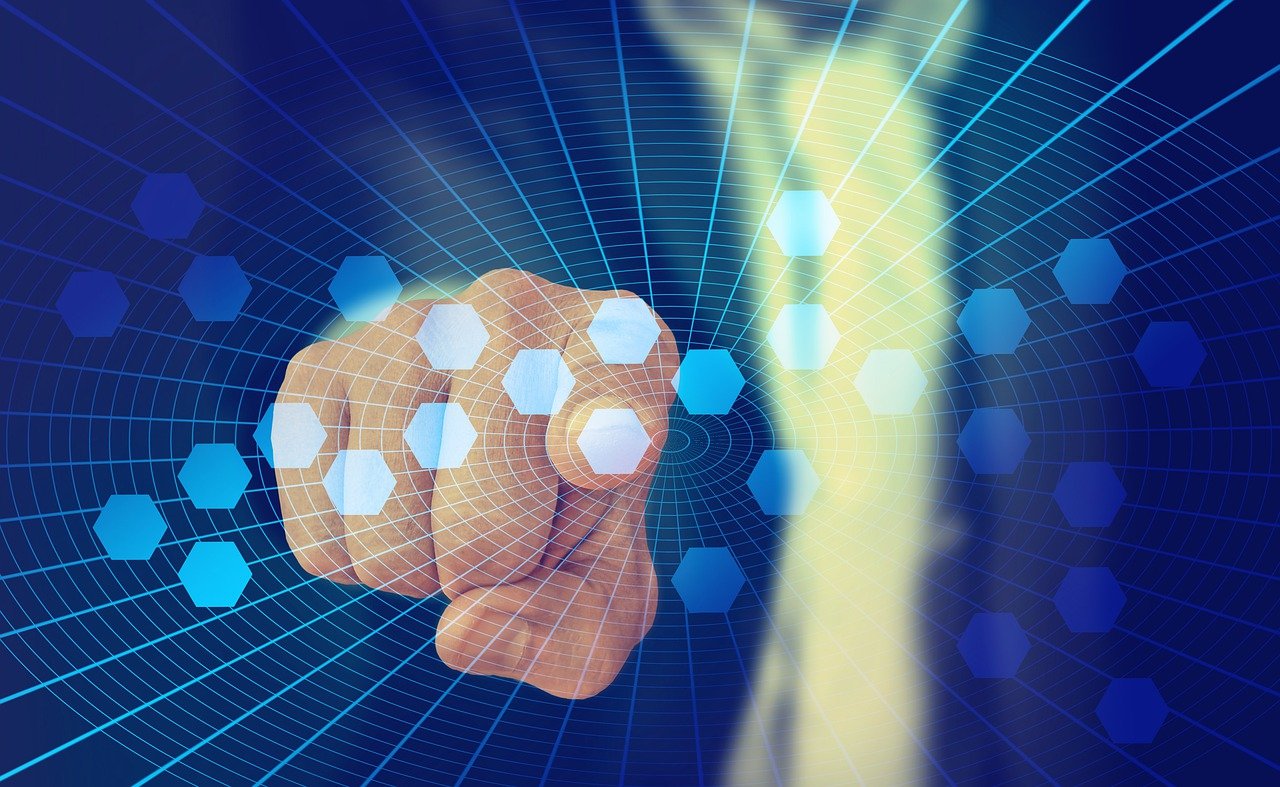 Finger auf Display zeigend 